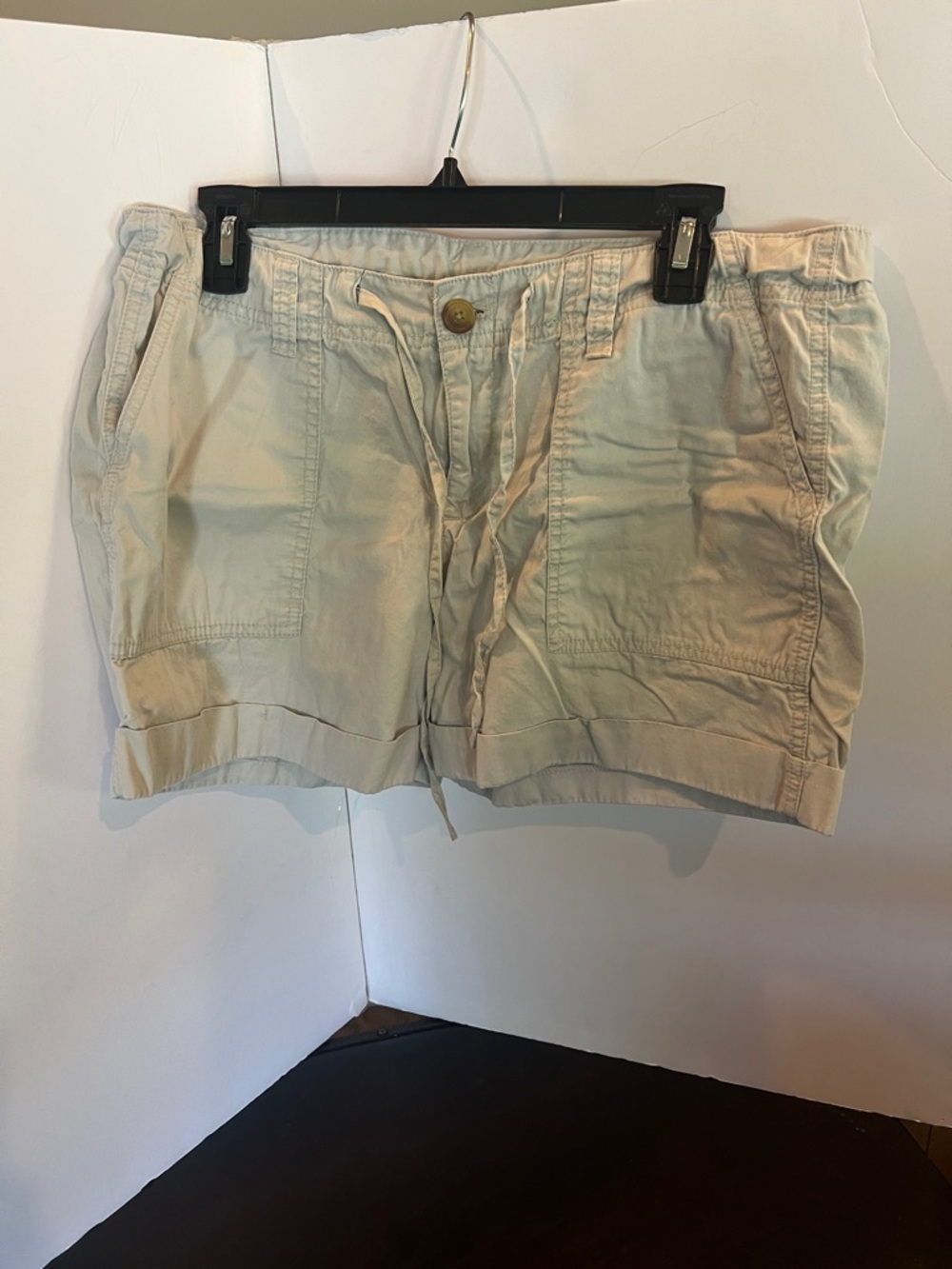 Old Navy Women's Drawstring Cargo Shorts - Cream/Tan